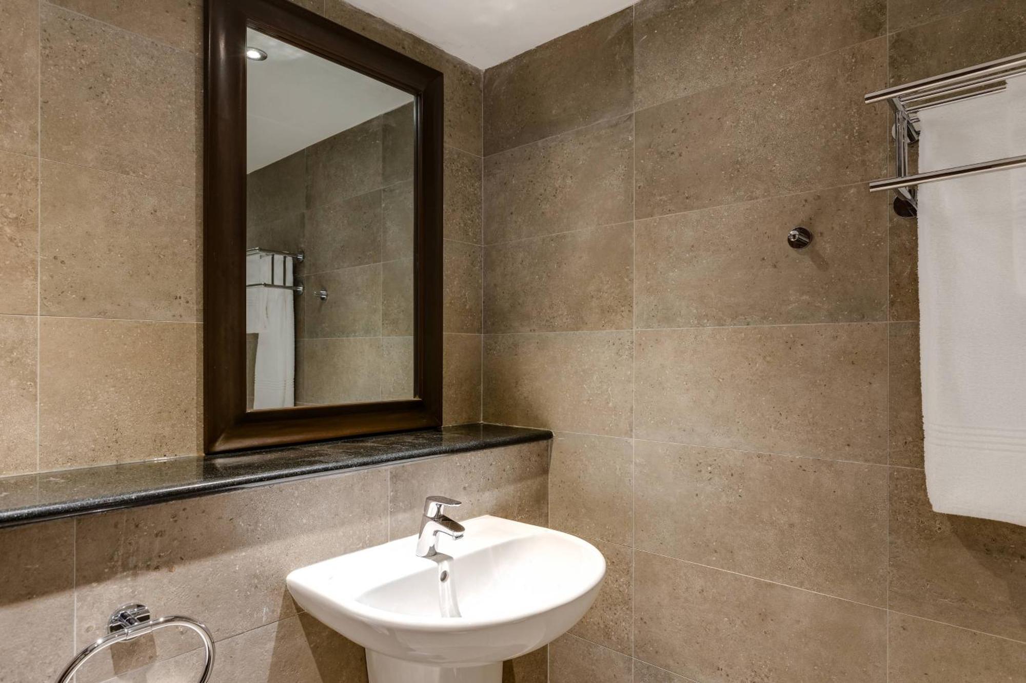 Protea Hotel By Marriott Owerri Select Екстер'єр фото