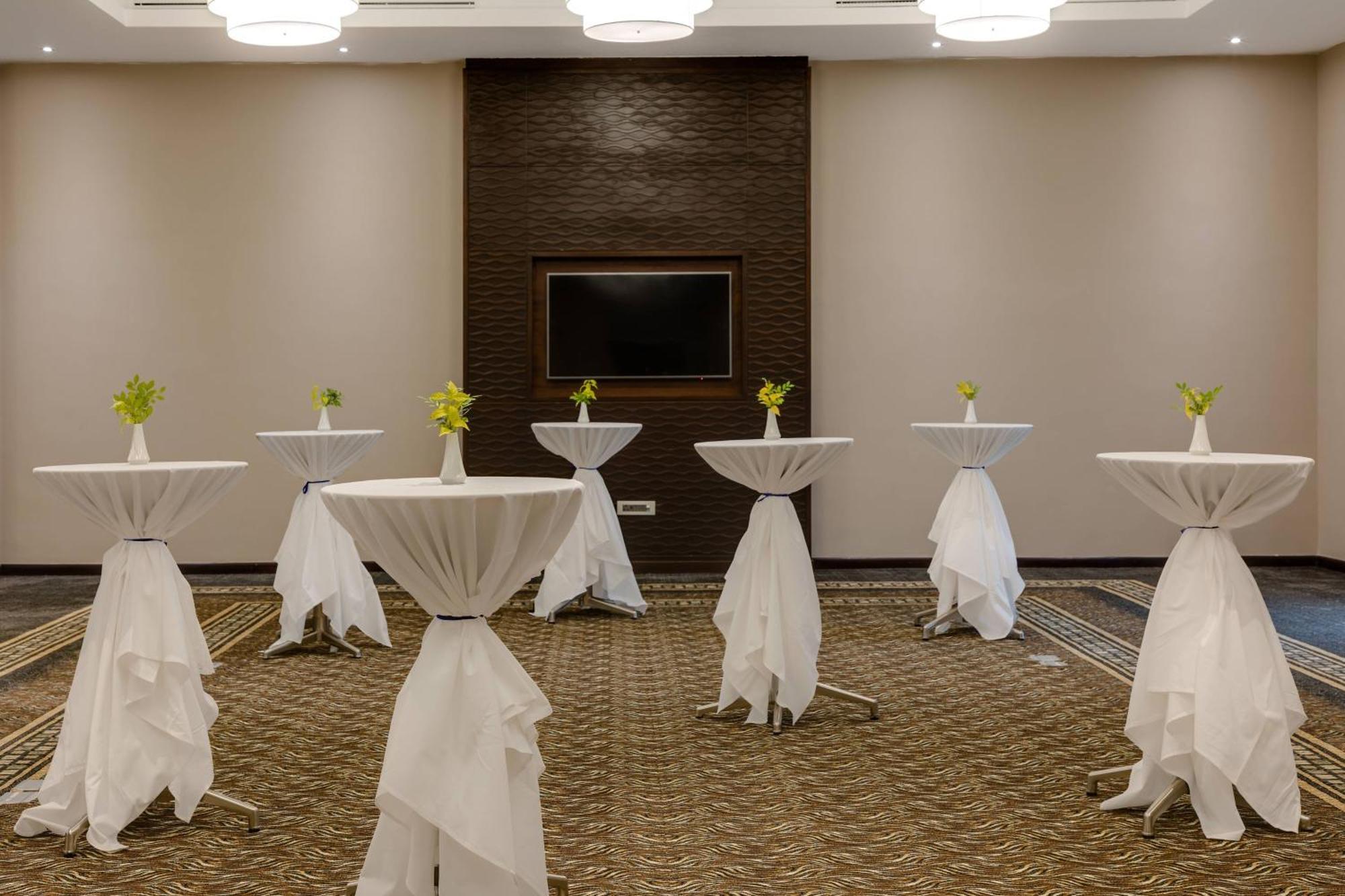Protea Hotel By Marriott Owerri Select Екстер'єр фото