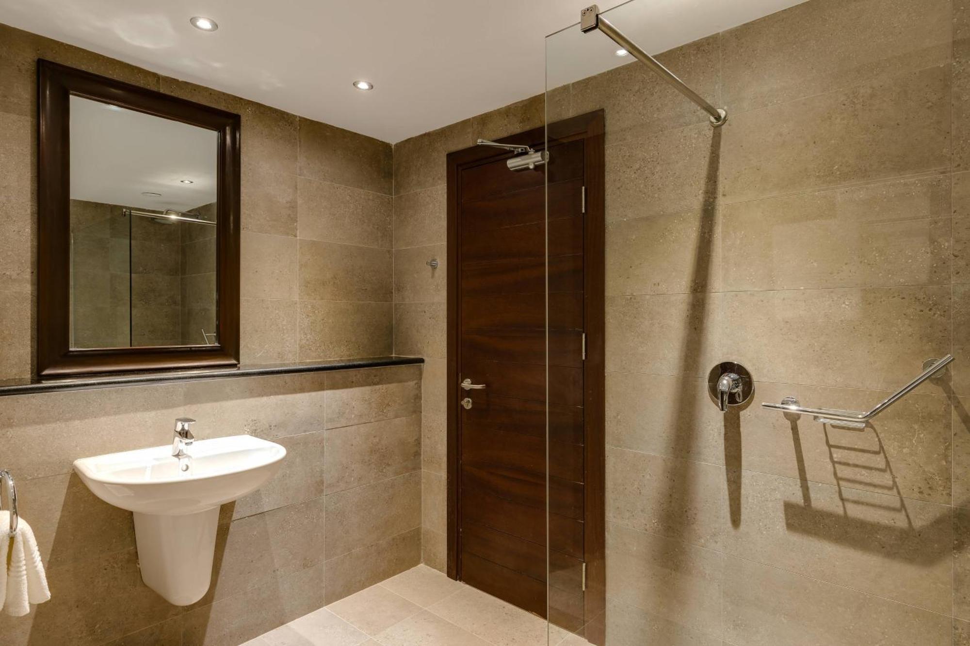 Protea Hotel By Marriott Owerri Select Екстер'єр фото